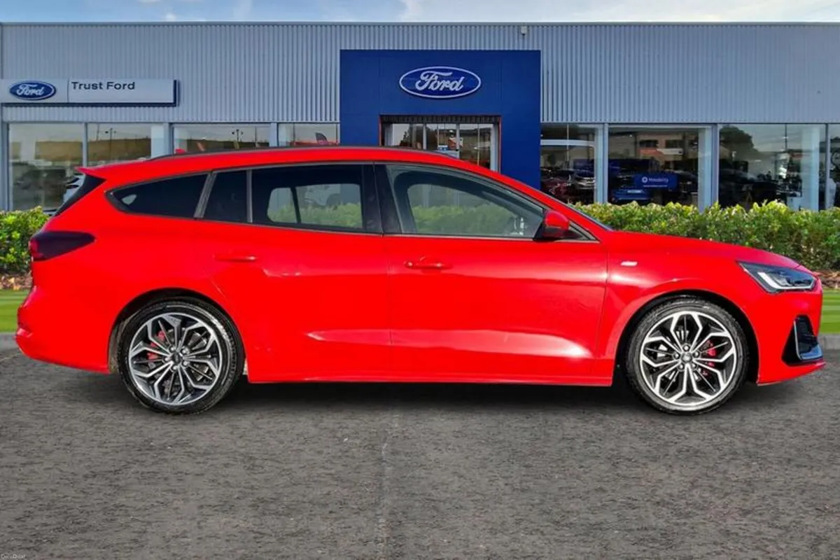 Ford Focus ST-Line Vignale - Image 3