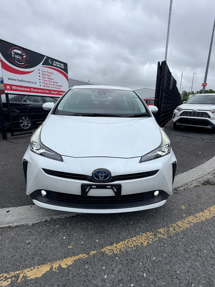 2022 Toyota prius White - Image 1