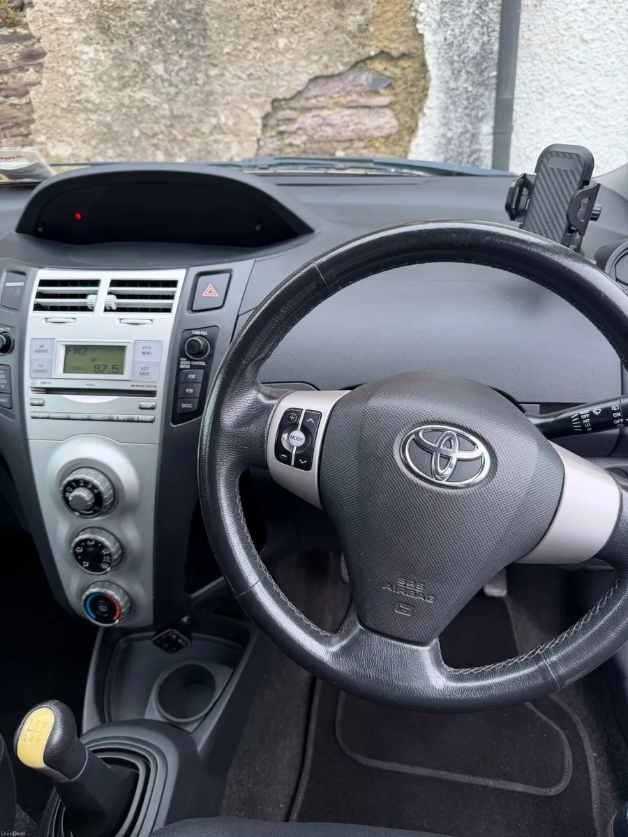 Toyota Yaris 2007 - Image 2