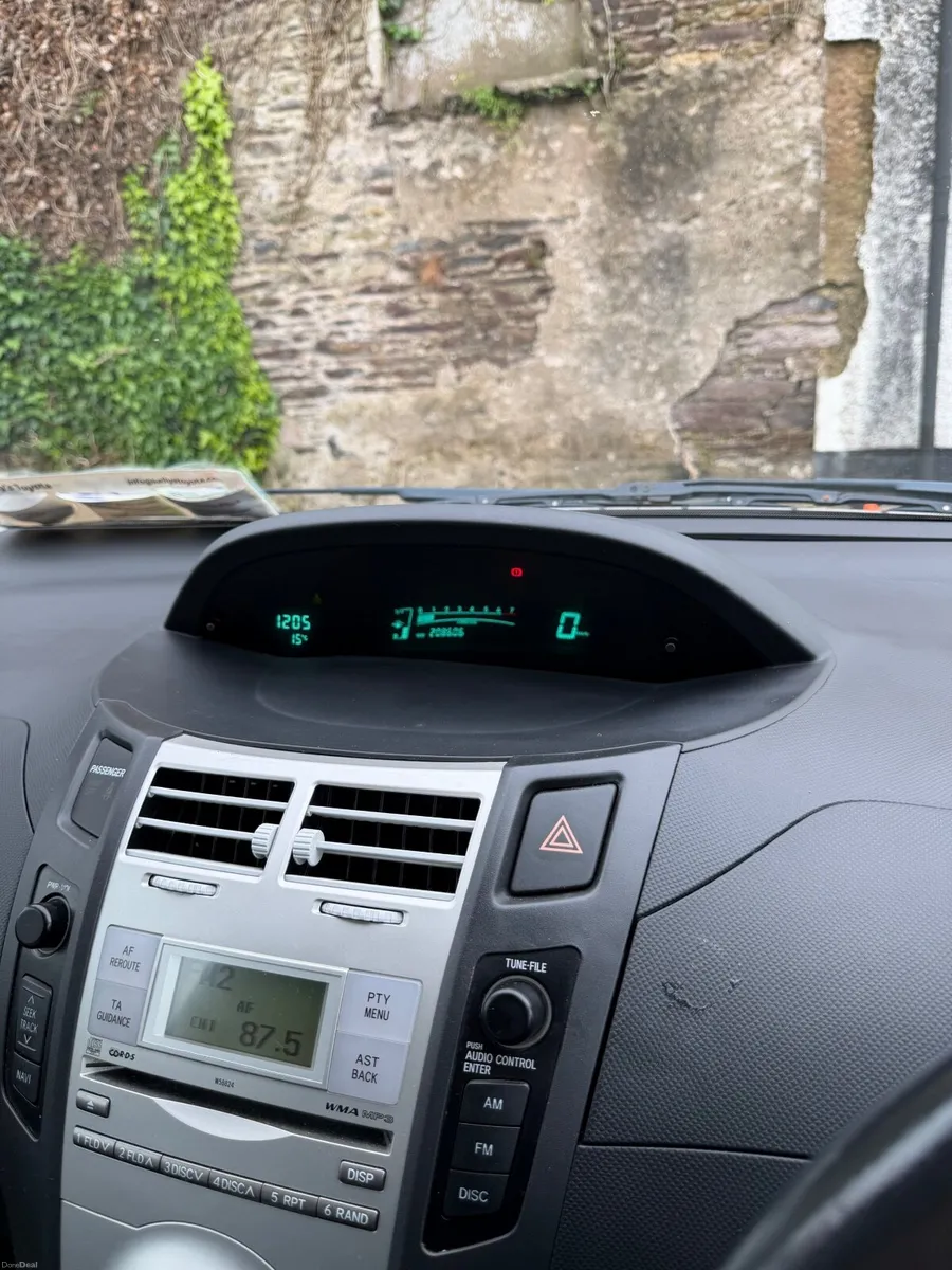 Toyota Yaris 2007 - Image 3