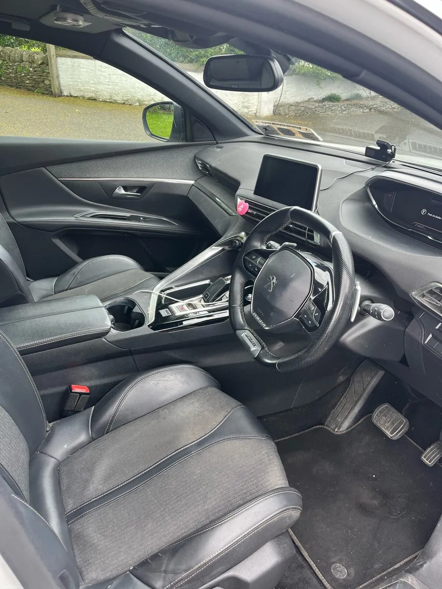 Peugeot 5008 - Automatic - Image 3