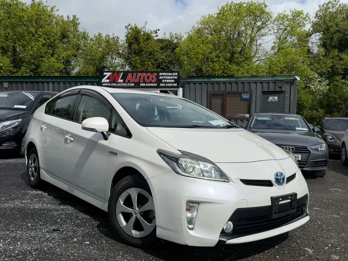 15 TOYOTA PRIUS HYBRID - Image 2