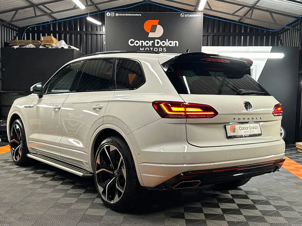 Volkswagen Touareg R Line (Ni Jeep) - Image 3