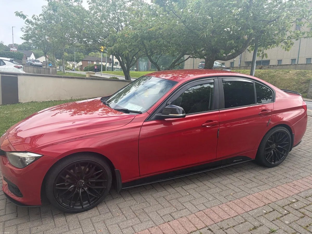 BMW 3s M Spot Red - Image 3