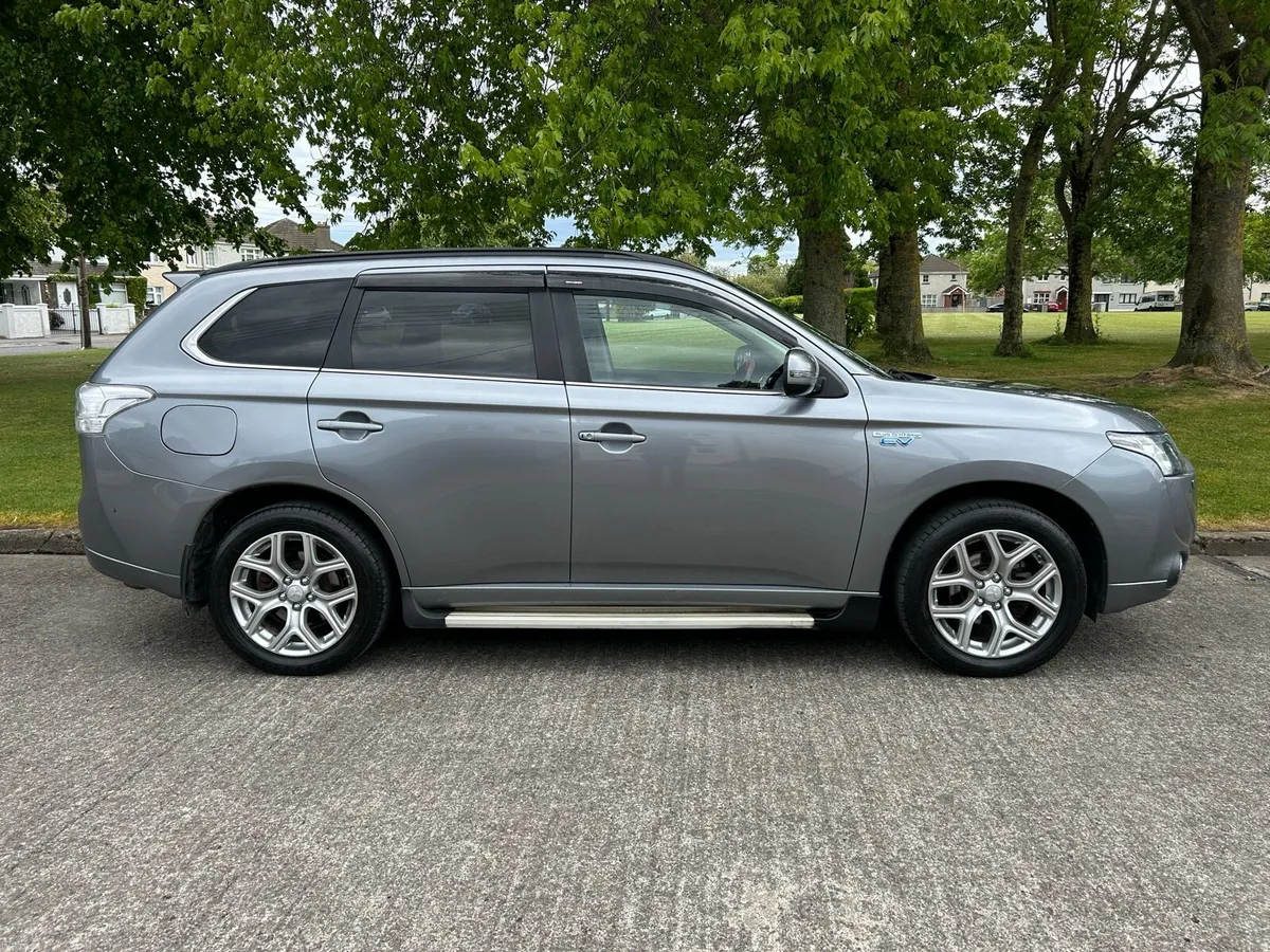2015 Mitsubishi Outlander 2.0 PHEV 4X4 Automatic - Image 2