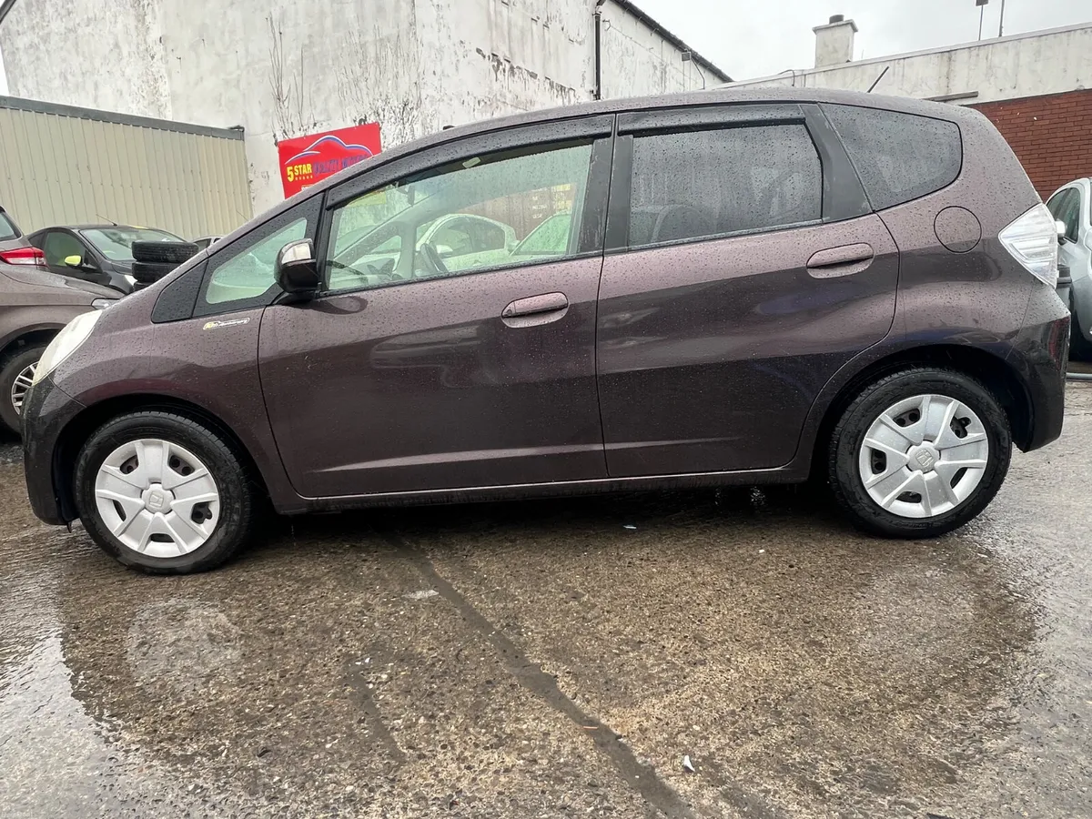 Honda Fit 2012 Automatic/ only 76k km/ warranty - Image 4
