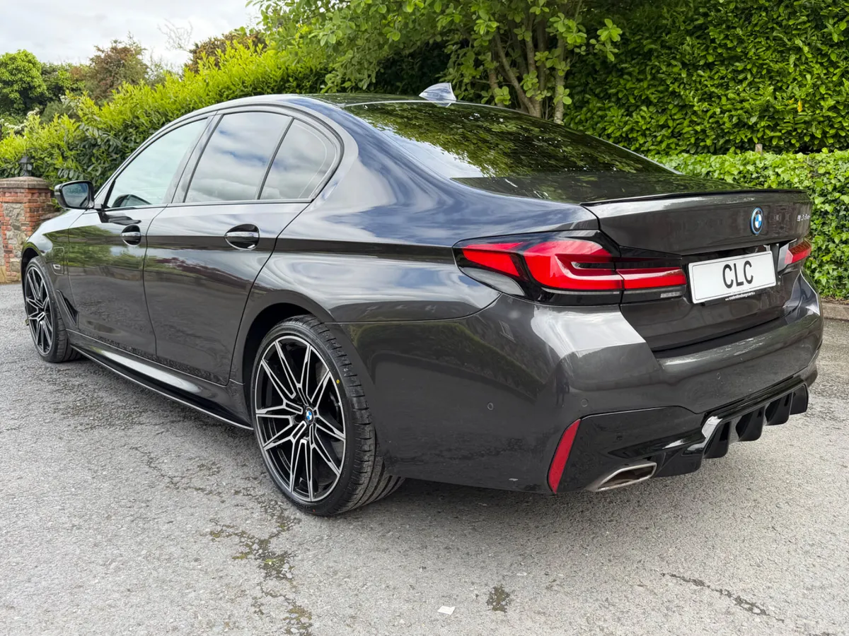 2023 BMW 530e M Sport - Image 3