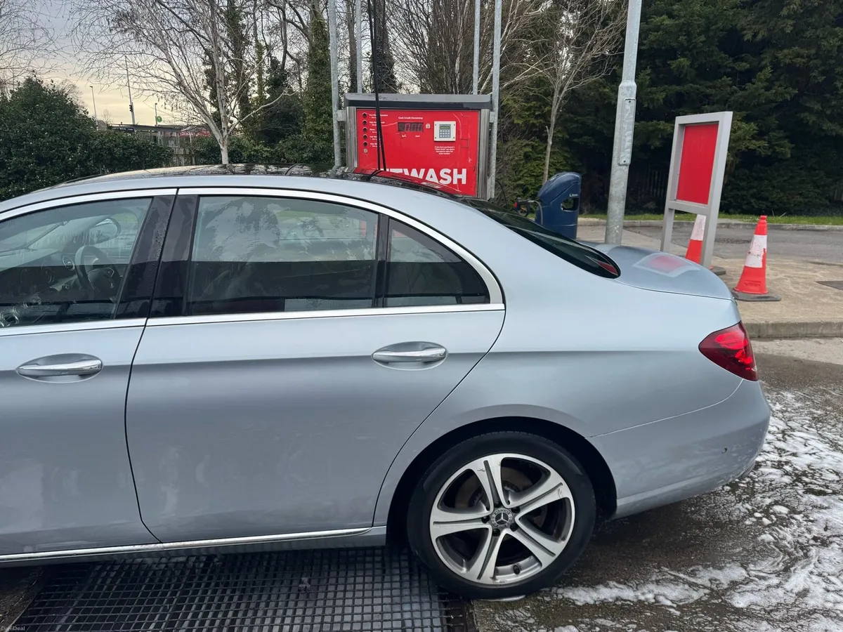 2017 Mercedes-Benz E 220 d Premium - Image 3