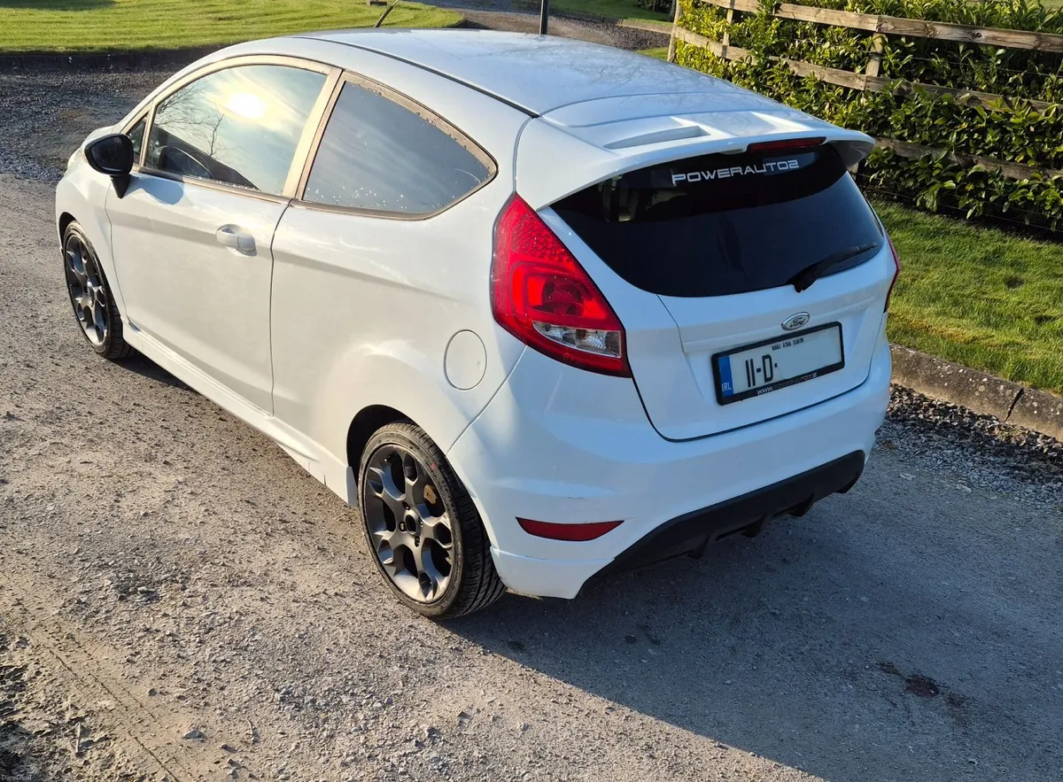 Ford Fiesta  Zetec S 2011 - Image 2