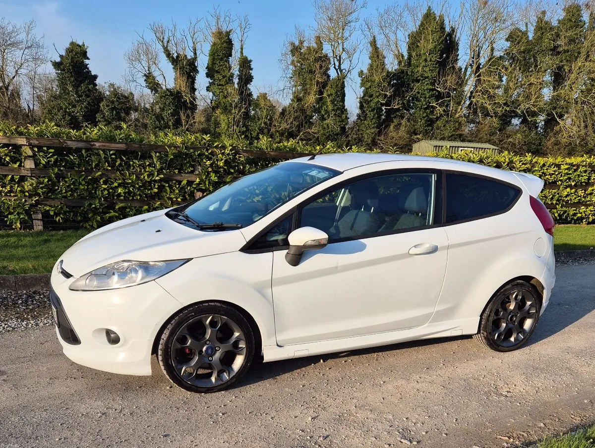 Ford Fiesta  Zetec S 2011 - Image 4