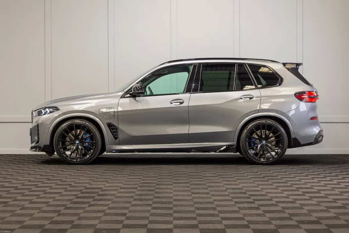 2025 BMW X5 X-Drive 50e M-Sport - Image 3