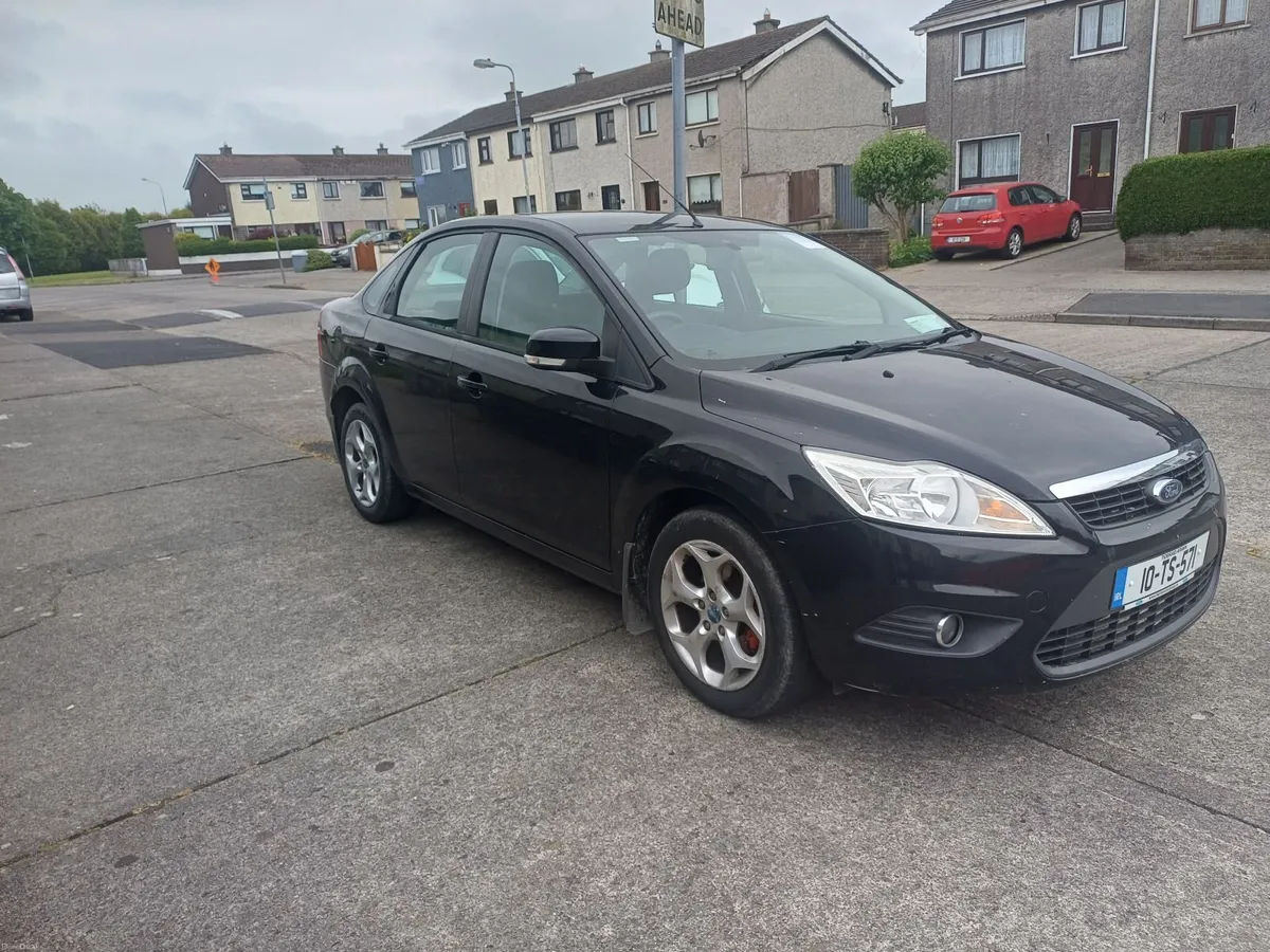 Ford Focus 2010 - Image 2