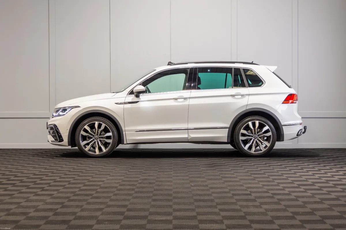2024 Volkswagen Tiguan R-Line - Image 3