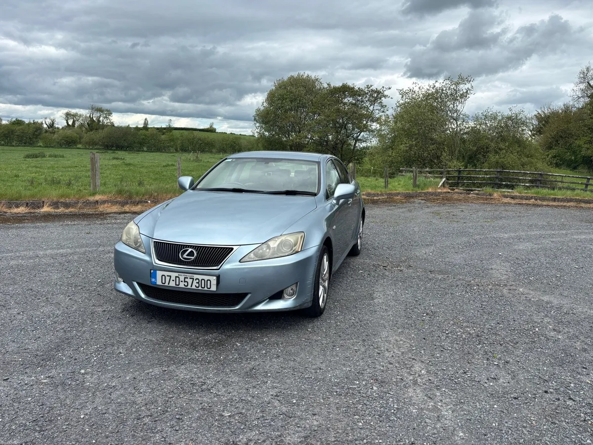 Lexus IS220d - Image 2