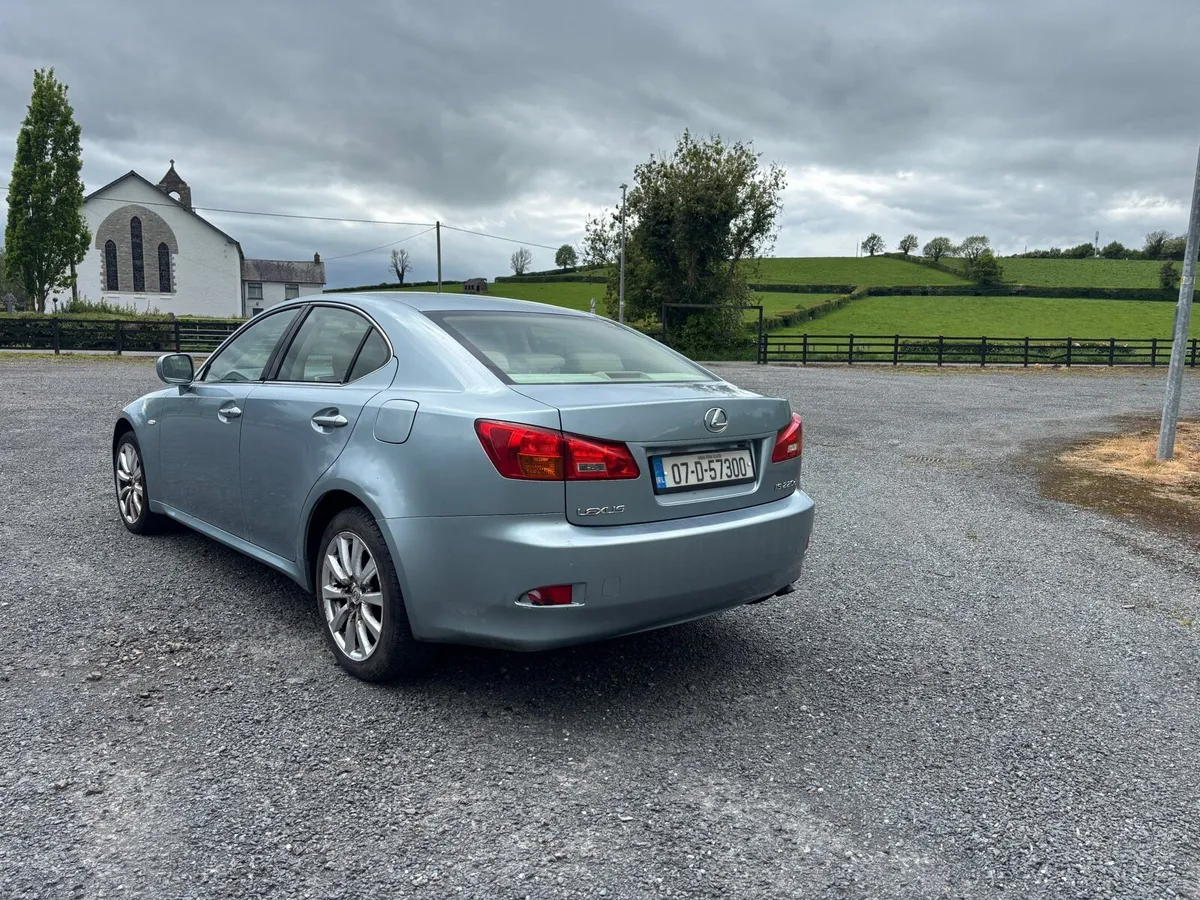 Lexus IS220d - Image 3