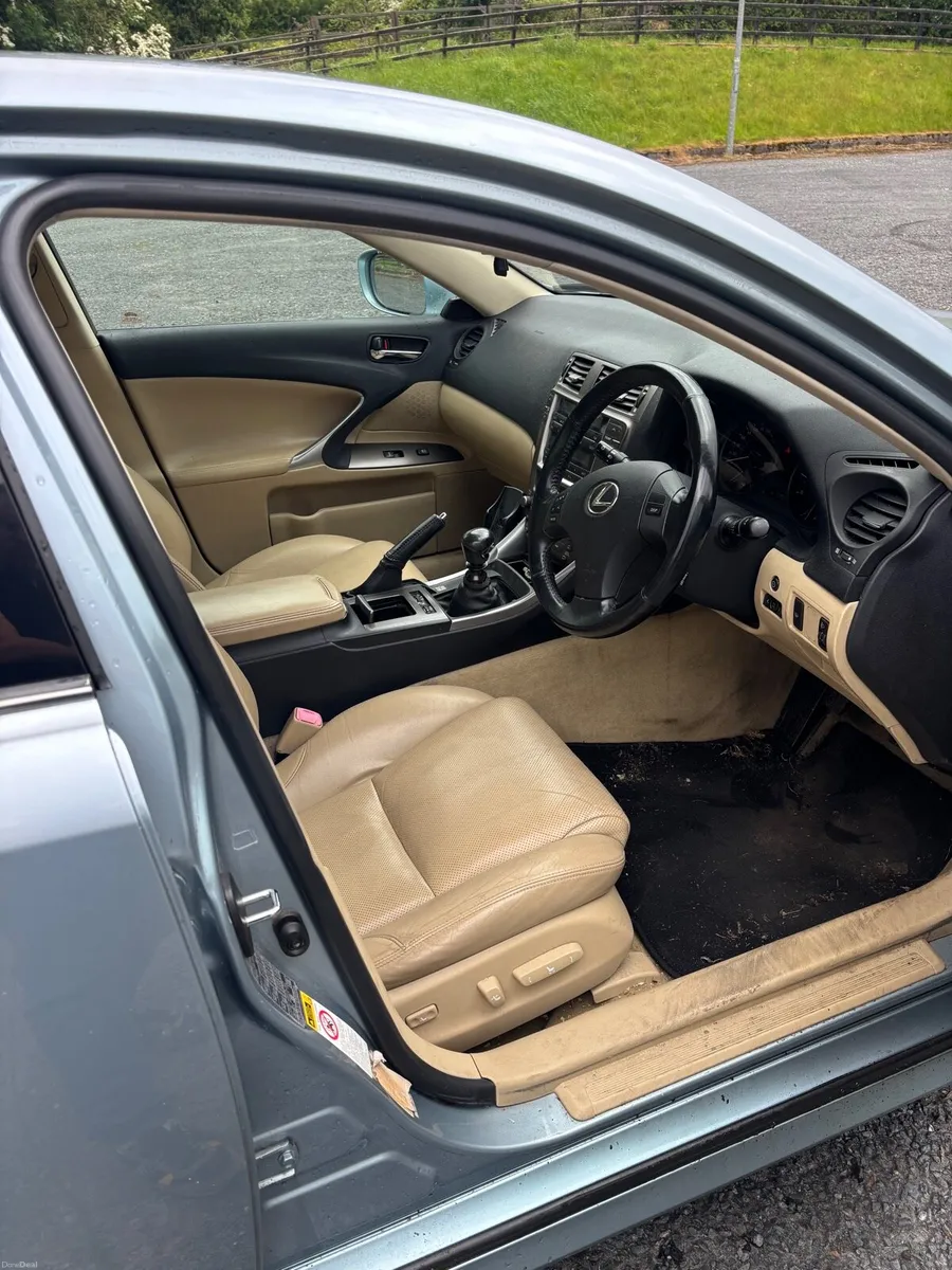 Lexus IS220d - Image 4