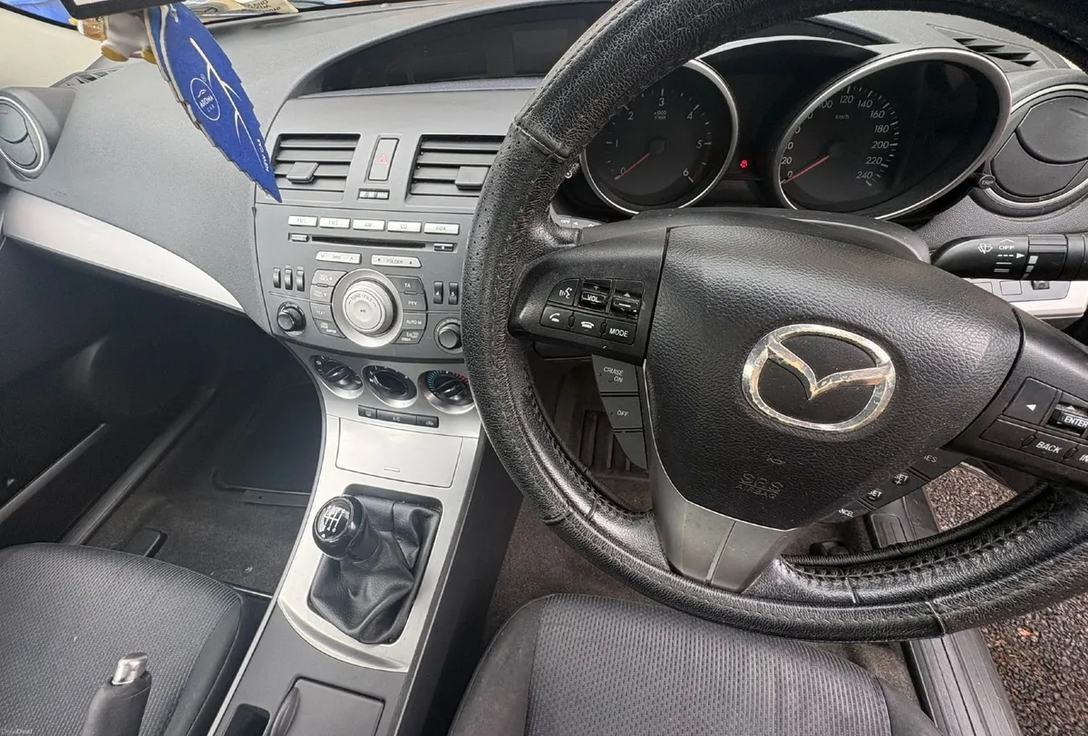Mazda Mazda3 2011 - Image 3