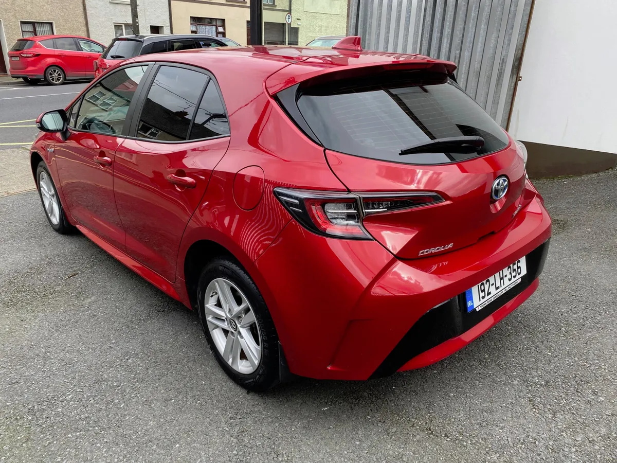 Toyota Corolla 1.8 Hybrid Luna 2019 - Image 3