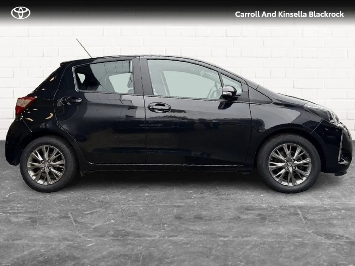 Toyota Yaris 1.0 Luna Manual - Image 3