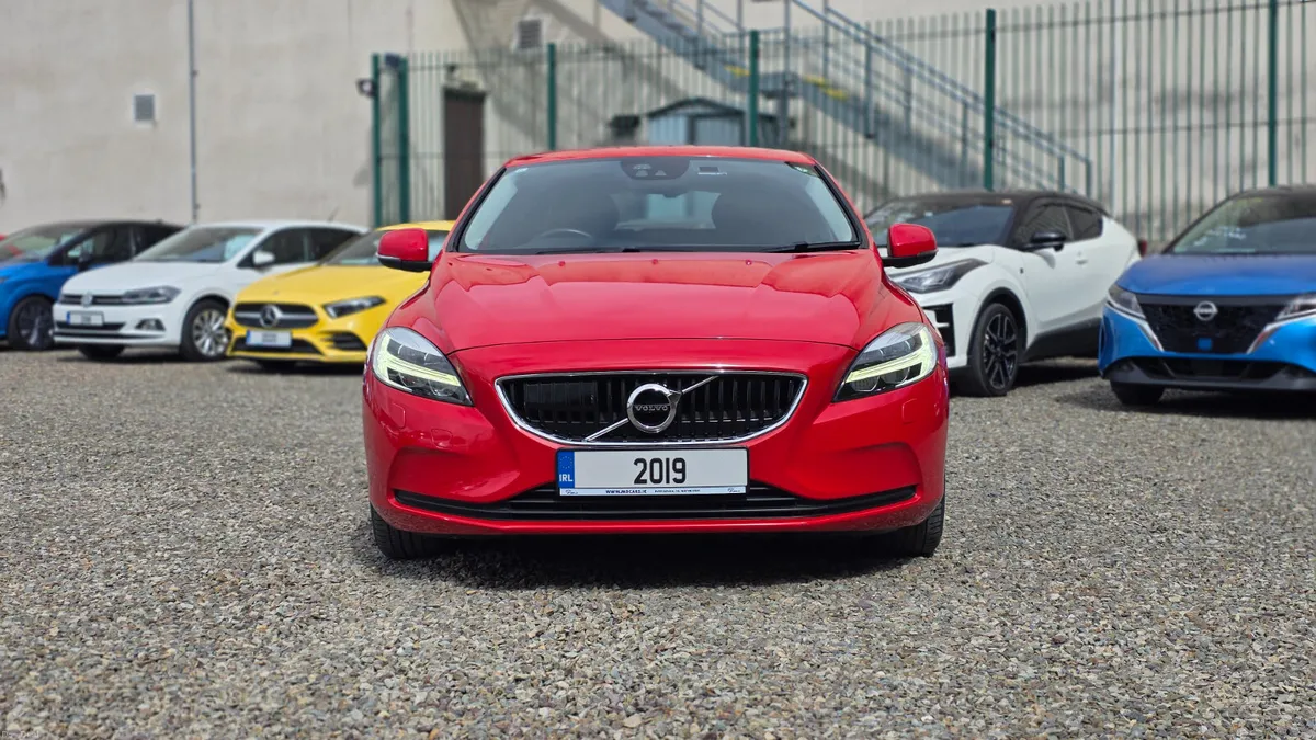 2019 Volvo V40 T3 Kinetic - Image 3