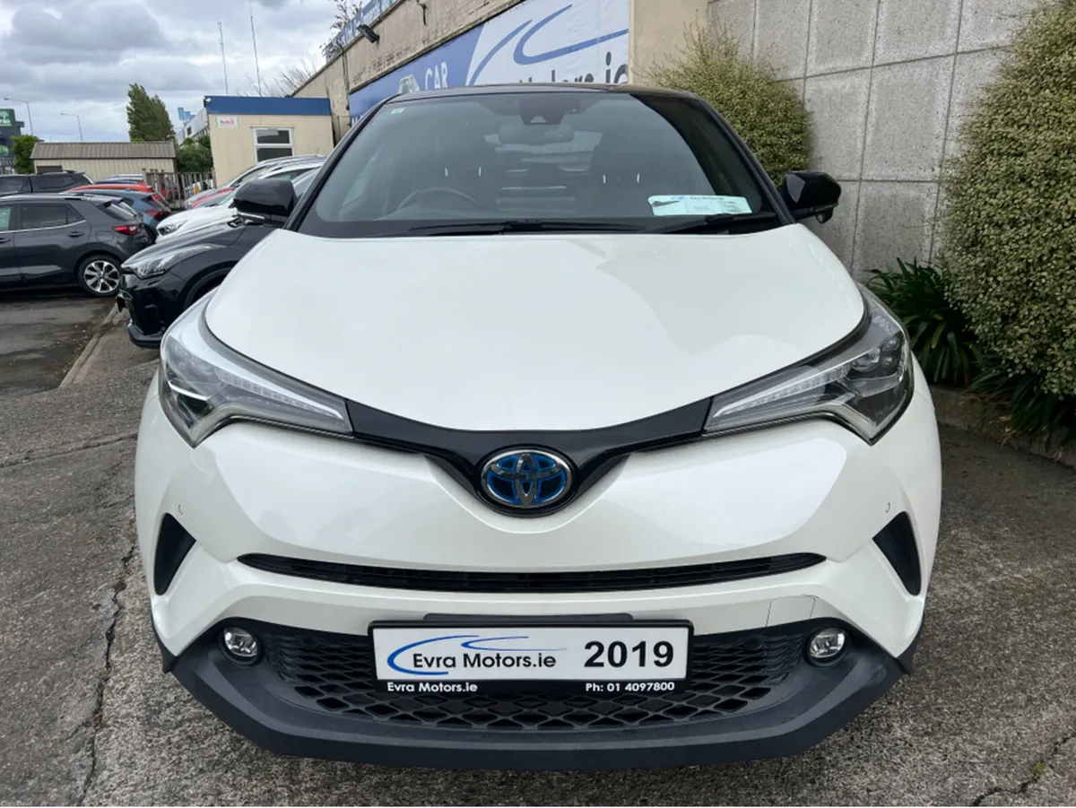 Toyota C-HR SOL AUTOMATIC HYBRID 1.8 PETROL //HIGH - Image 2