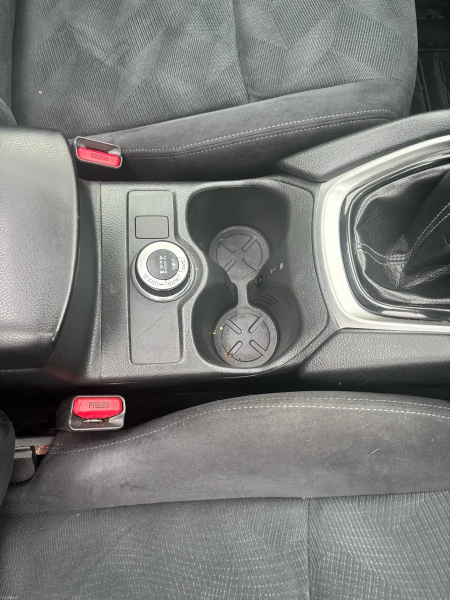 2016 Nissan xtrail 7 seater 4wd - Image 3