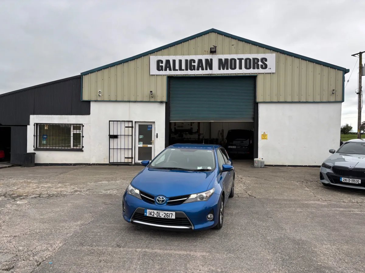 Toyota Auris 2014 Hybrid - Image 4