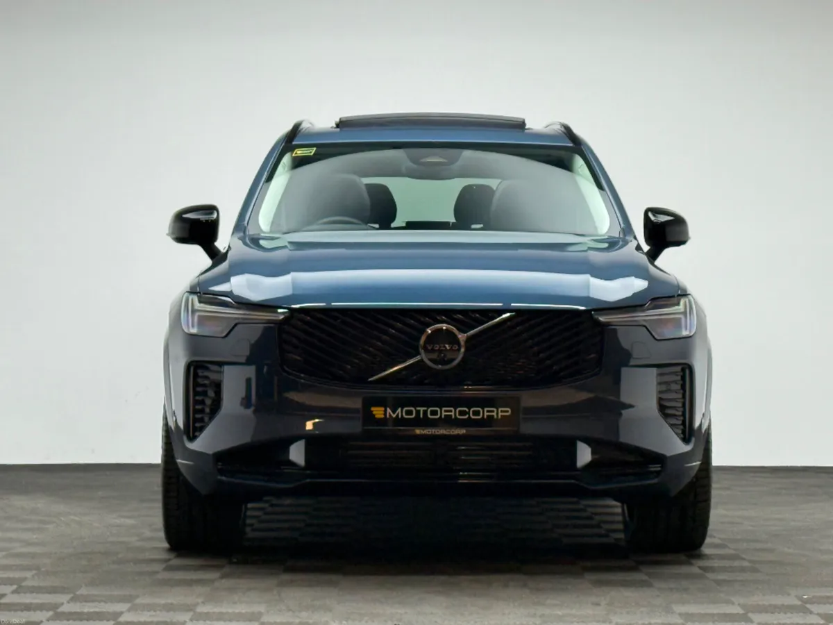 Volvo XC90 PLUS PRO DARK T8 AWD 455HP *PAN ROOF* - Image 2