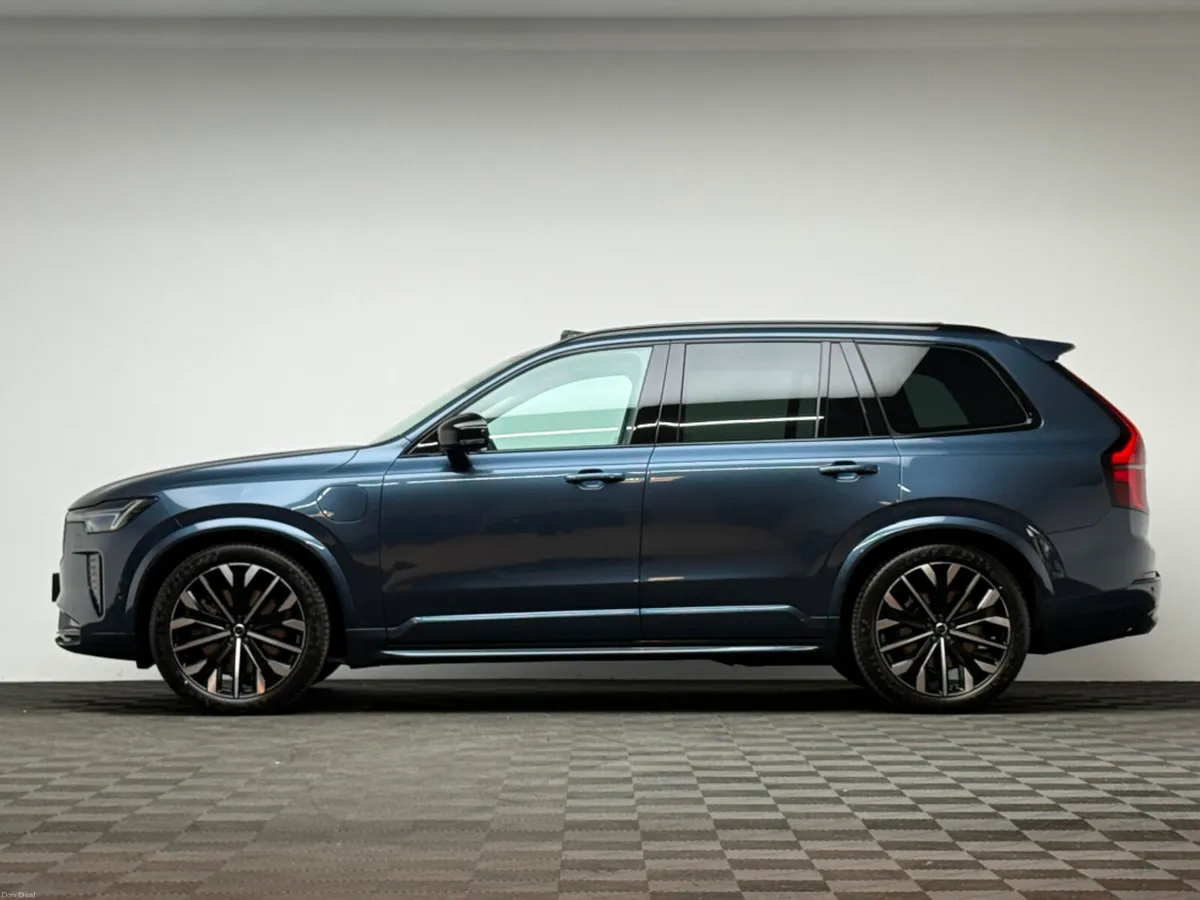 Volvo XC90 PLUS PRO DARK T8 AWD 455HP *PAN ROOF* - Image 4