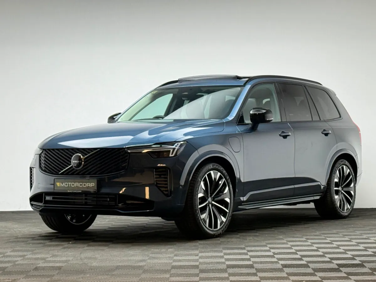 Volvo XC90 PLUS PRO DARK T8 AWD 455HP *PAN ROOF* - Image 3