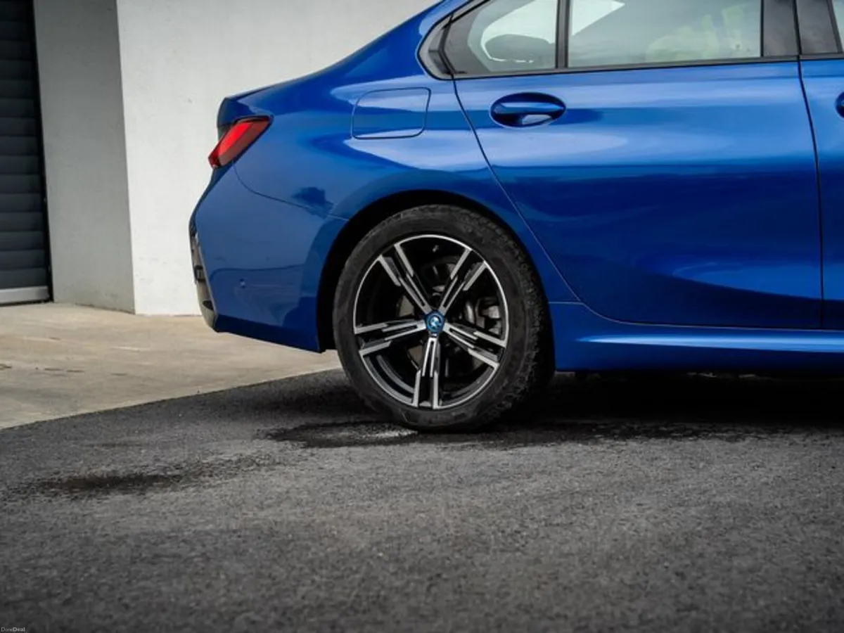 BMW 3-Series 330E M SPORT - Image 4