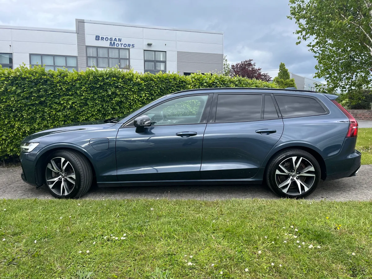 Volvo V60 2022 2.0 T6 AWD PHEV - Image 5