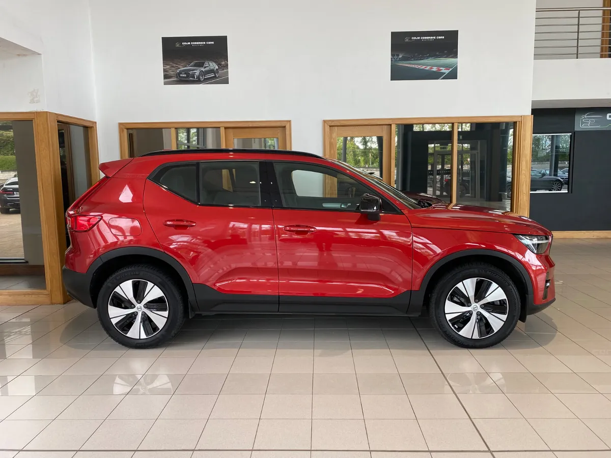 Volvo XC40 2023 T4 PHEV 211hp AT7 Plus bright - Image 2