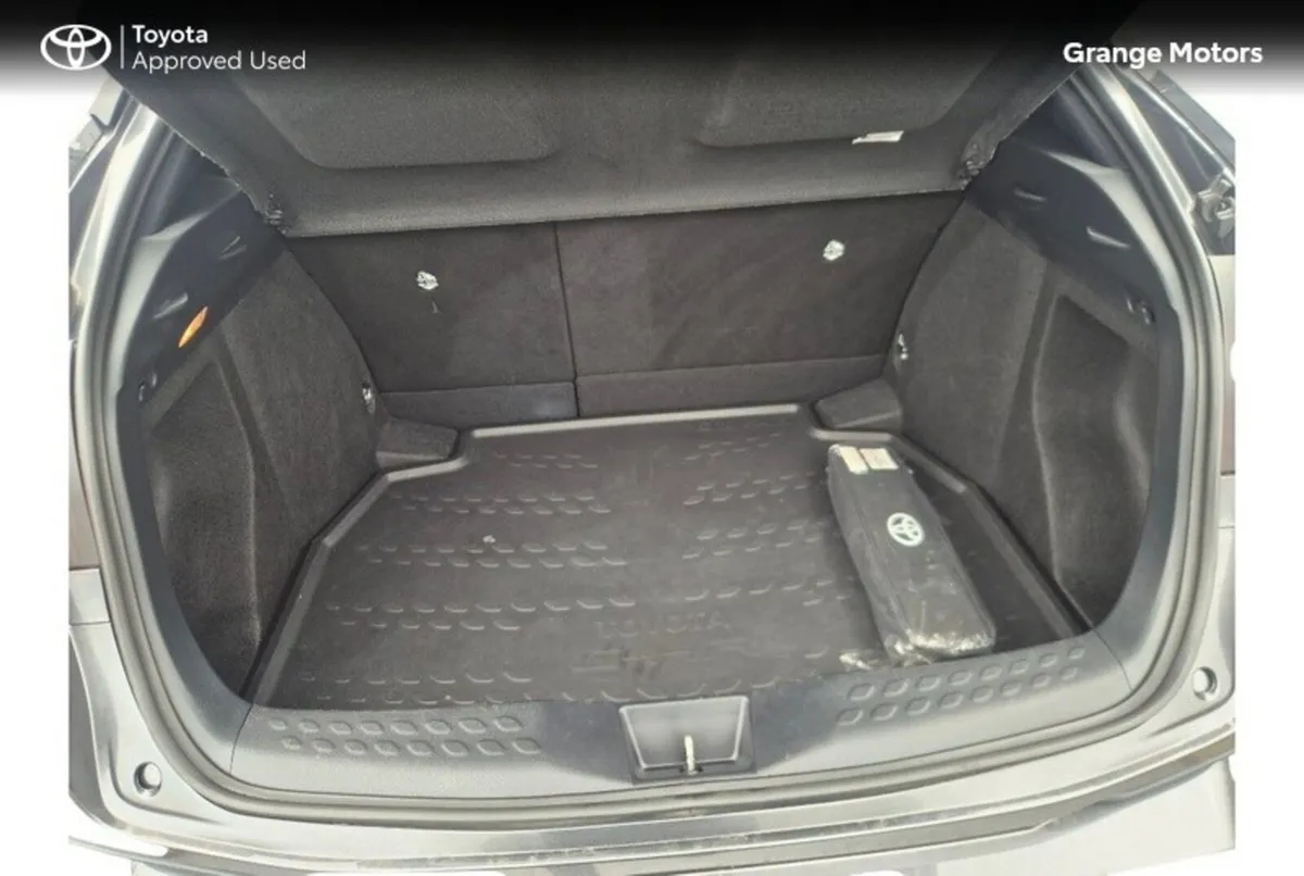 Toyota C-HR 1.8 HYBRID SOL 5DR**FULL TOYOTA SERVIC - Image 6