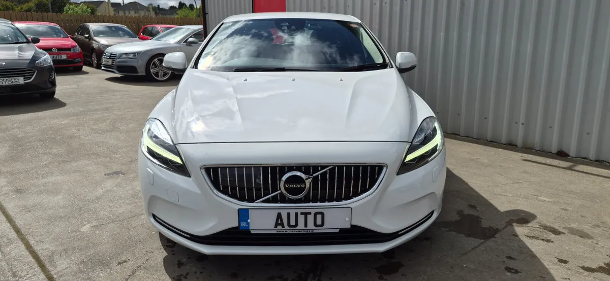 Volvo V40 2.0 D4 automatic inscription dl low kms - Image 4