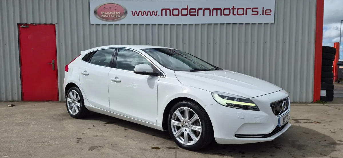 Volvo V40 2.0 D4 automatic inscription dl low kms - Image 4