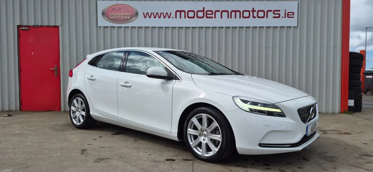 Volvo V40 2.0 D4 automatic inscription dl low kms - Image 3
