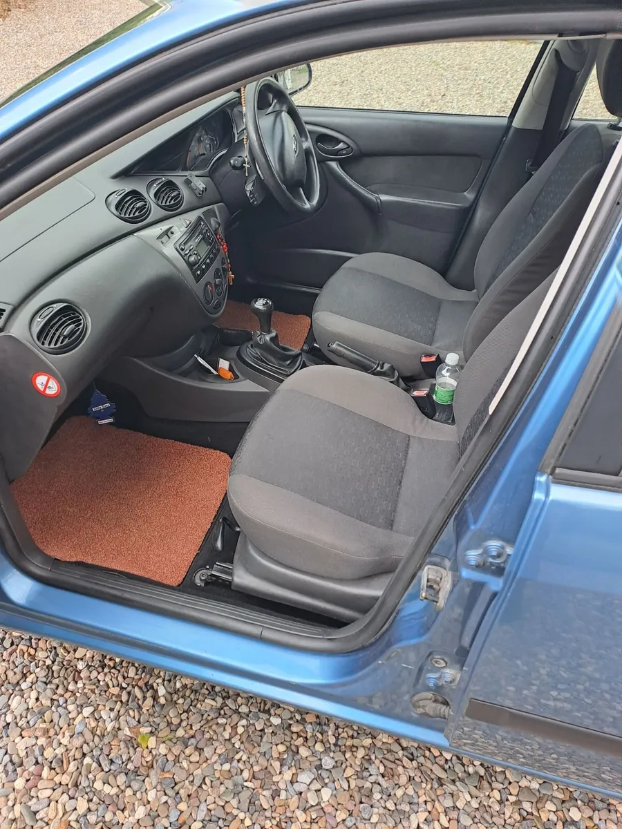 Ford Focus 2002 - Image 2