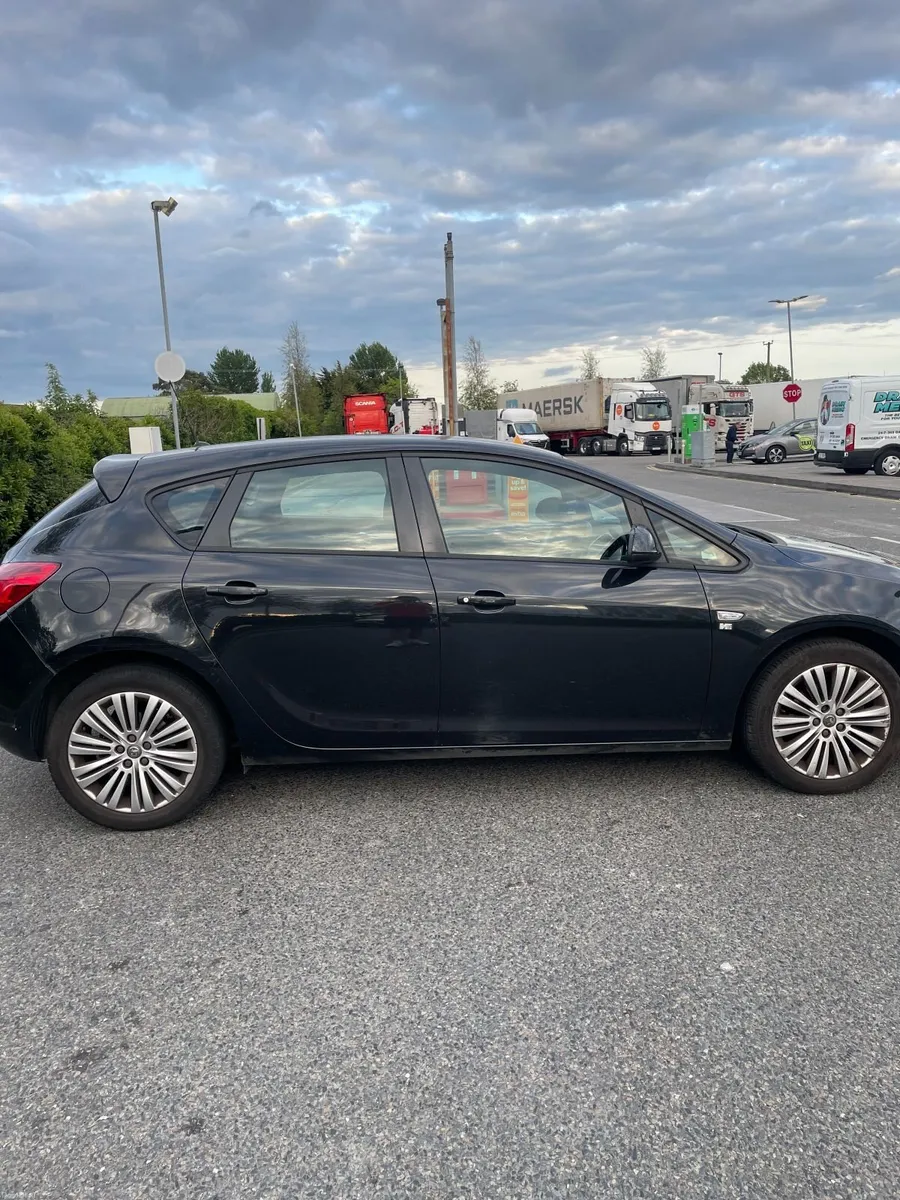 Vauxhall Astra 2011 - Image 4
