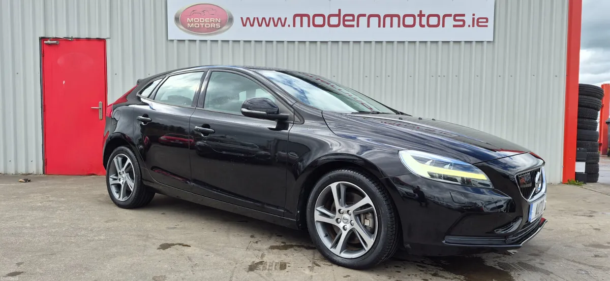 Volvo V40 d4 auto r-design diesel low kms - Image 2