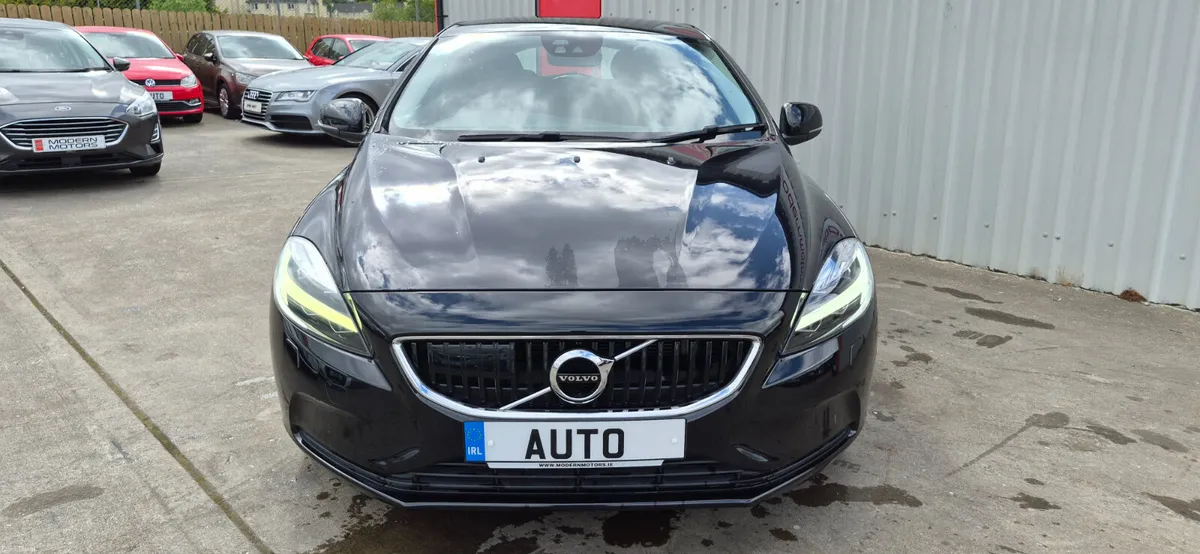 Volvo V40 d4 auto r-design diesel low kms - Image 4