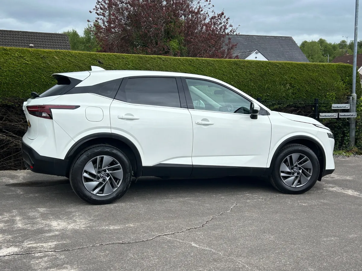 23Nissan Qashqai 1.3 Dig Accenta Premium Hybrid - Image 4