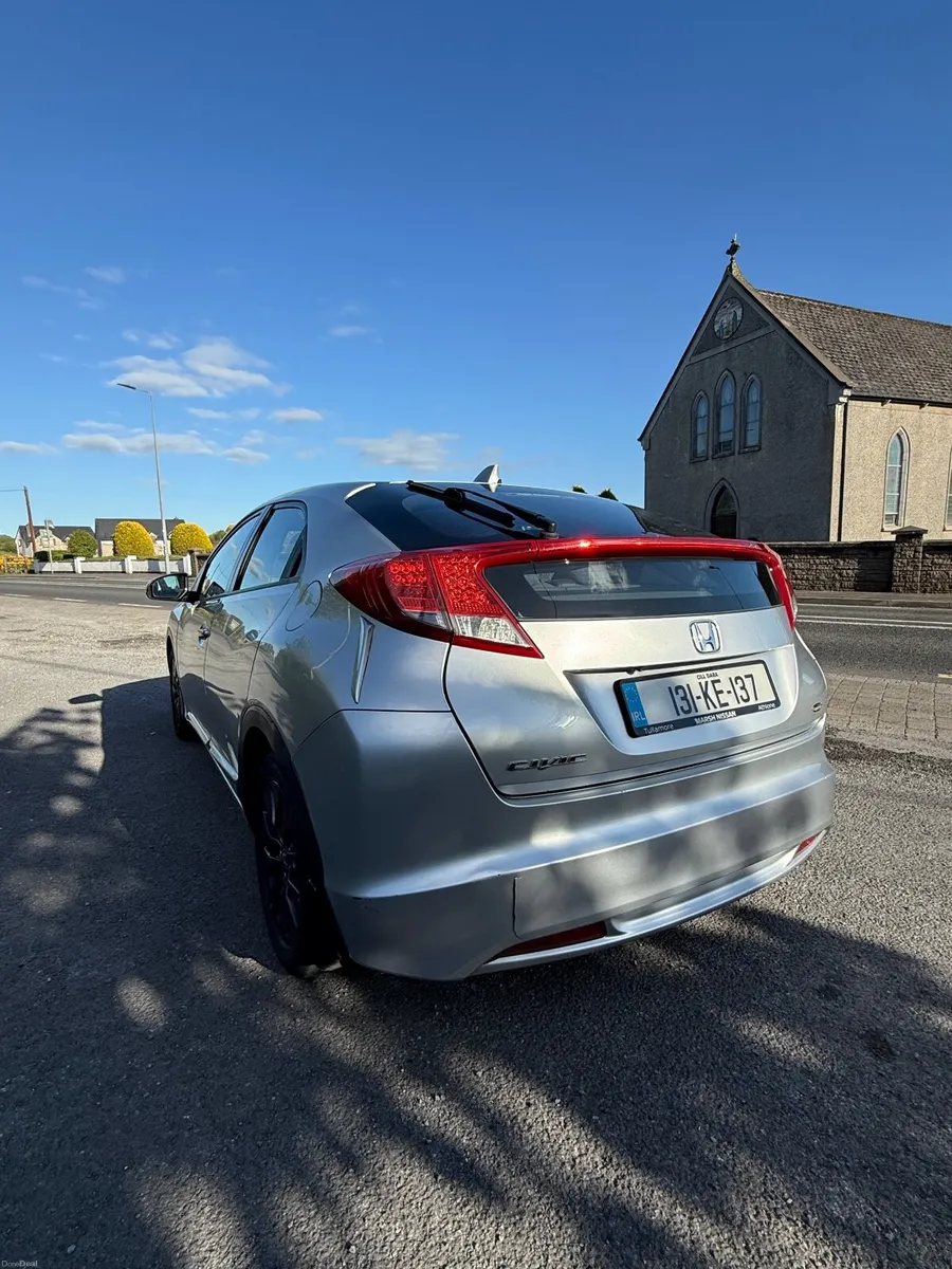 Honda Civic 2013 - Image 2