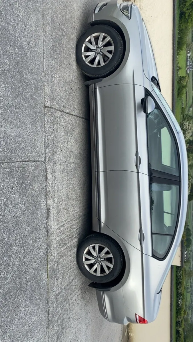 Volkswagen Passat 2016 - Image 2