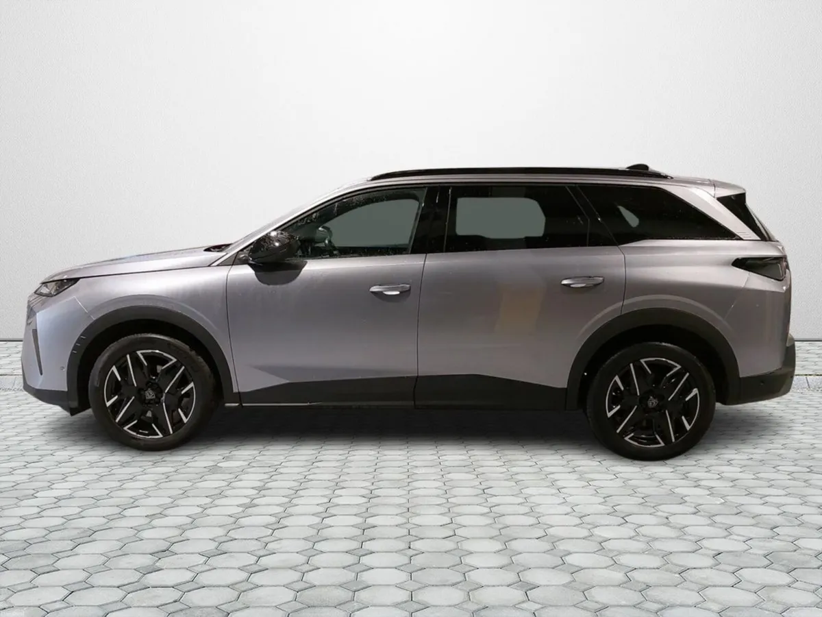 Peugeot 5008 1.2 MHEV 145bhp E-DCS6 Allure - Image 4