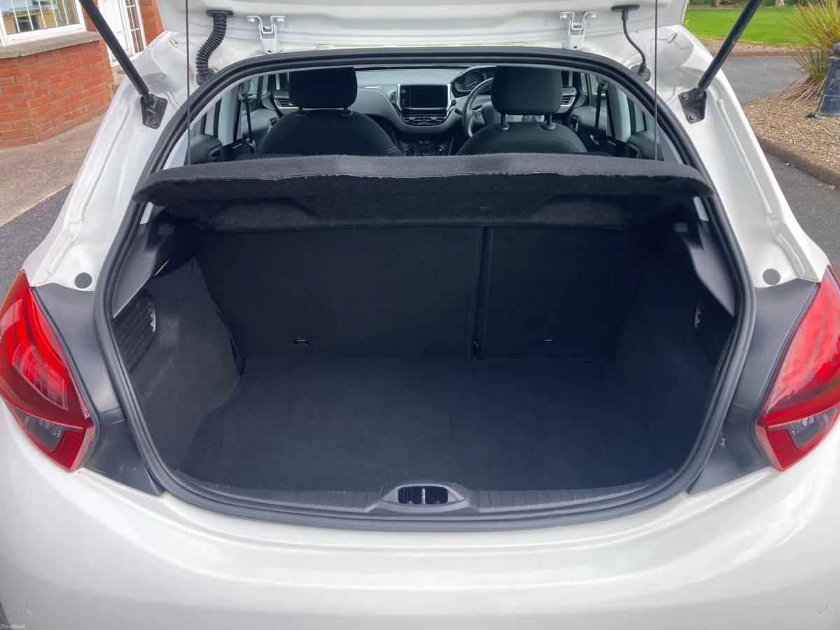 Peugeot 208 2019 only 33 kilometres - Image 3