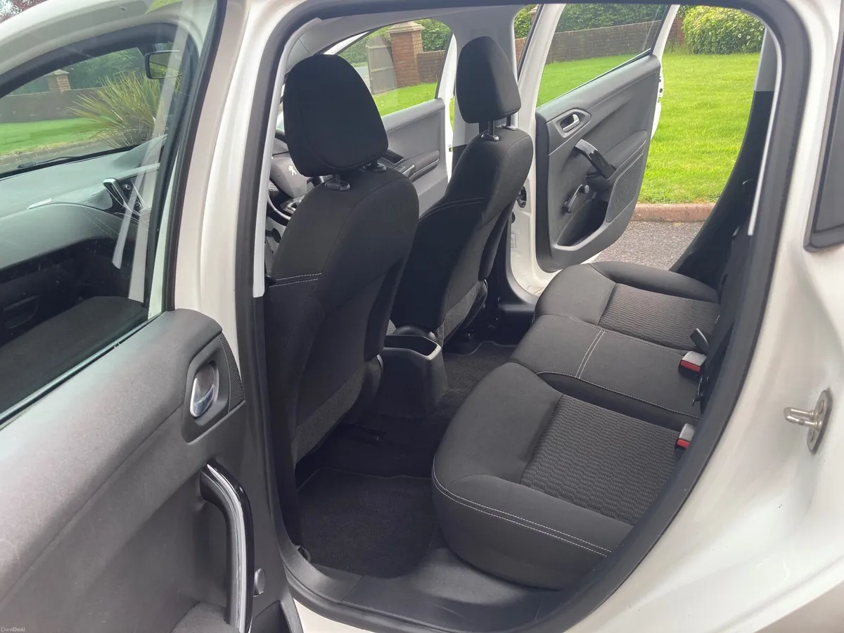 Peugeot 208 2019 only 33 kilometres - Image 4