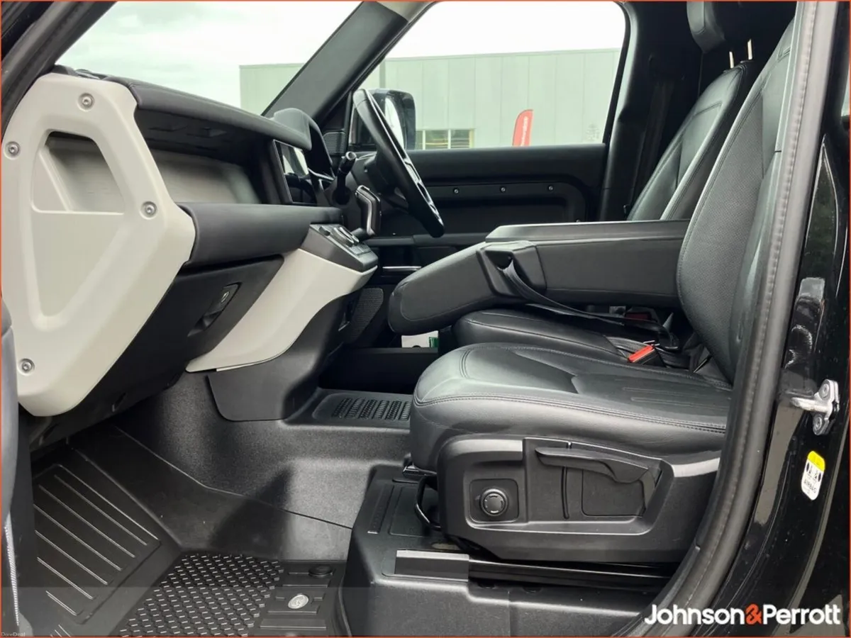 Land Rover Defender DEFENDER 110 3.0 D HARD TOP S - Image 4