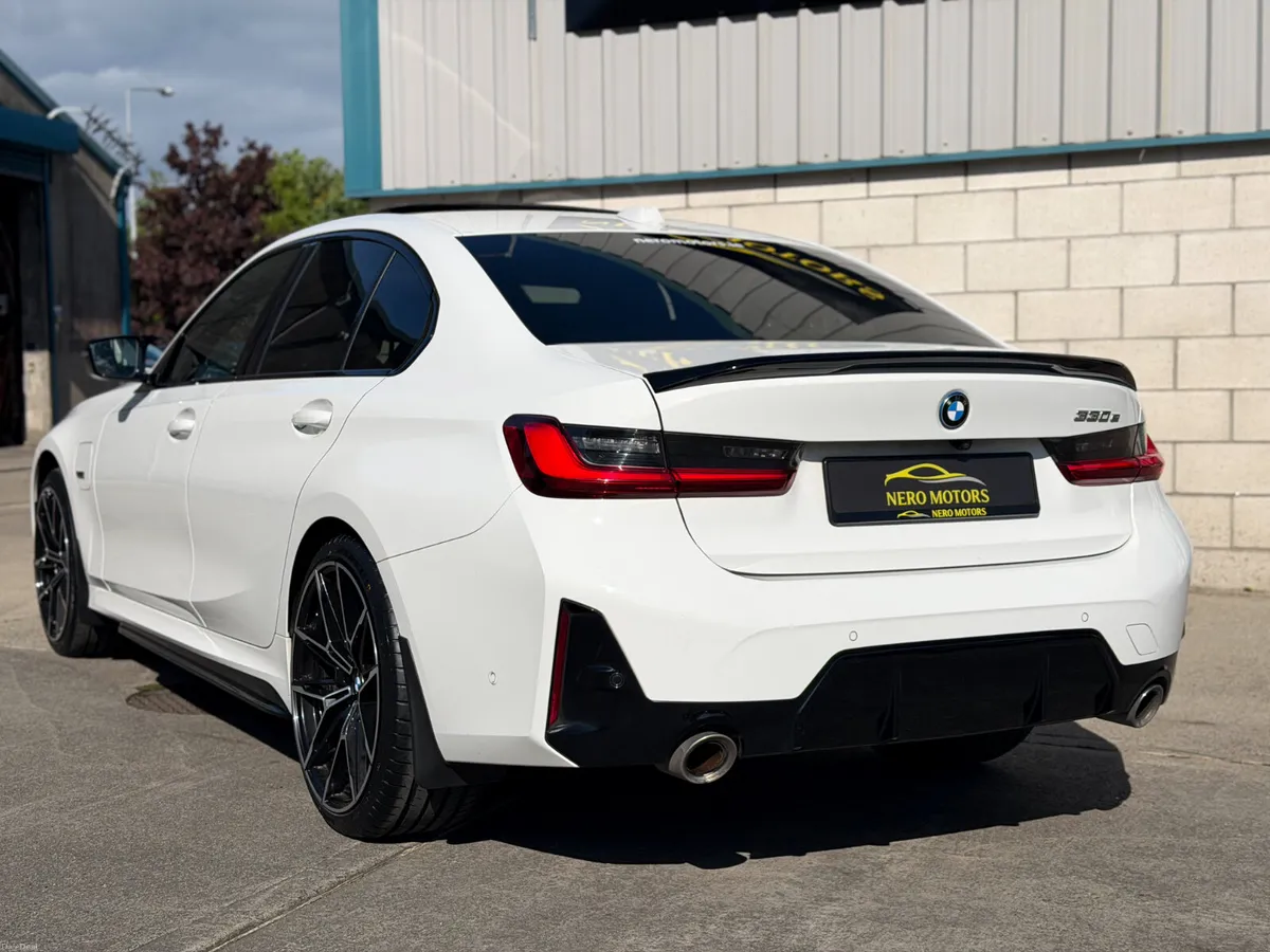 2022 BMW 330E MSPORT - SUNROOF - Image 4