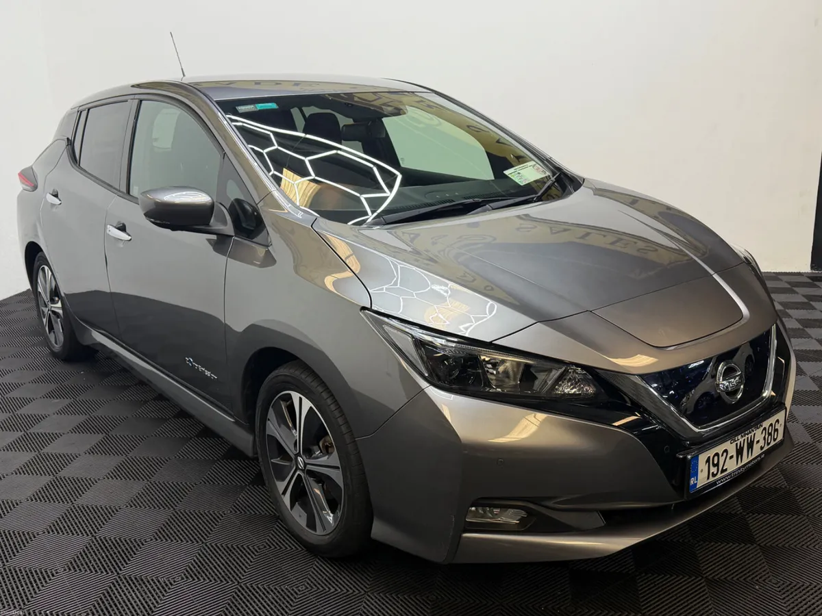 192 Nissan Leaf  SV Premium LOW KM - Image 2